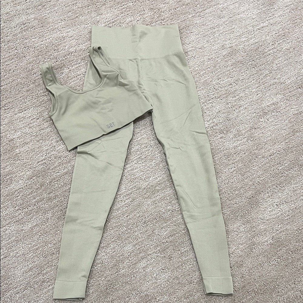 EUC SET Active Matcha/Sage Green Leggings and Sports Bra - Sculptflex - XS/S